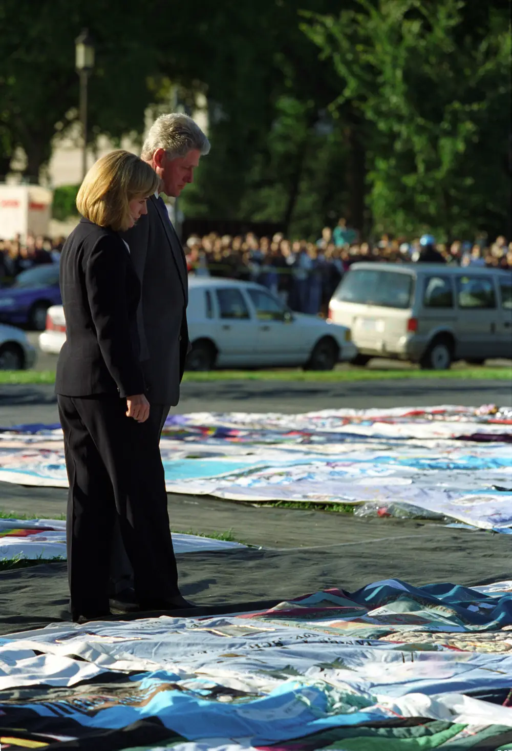 President Bill Clinton and First Lady Hillary Rodham Clinton viewing the AIDS Memorial Quilt on the National Mall, 1996